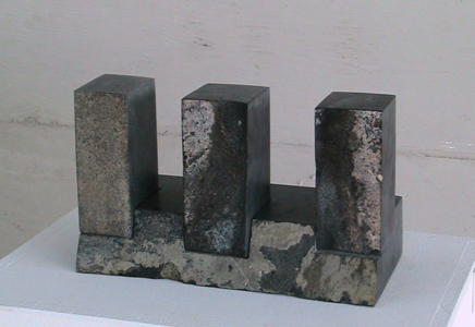 3 Pfeiler, 1993, Basalt,  17,5 x 29 x 14 cm